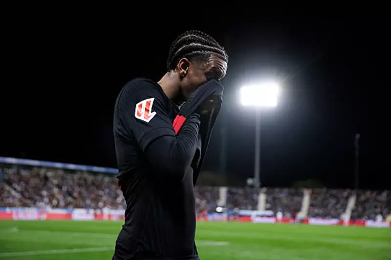 رسمياً.. برشلونة يكشف طبيعة إصابة أليخاندرو بالدي