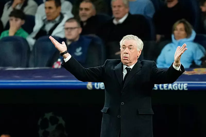 تقارير: لاعبو ريال مدريد يشكون أنشيلوتي لرئيس النادي