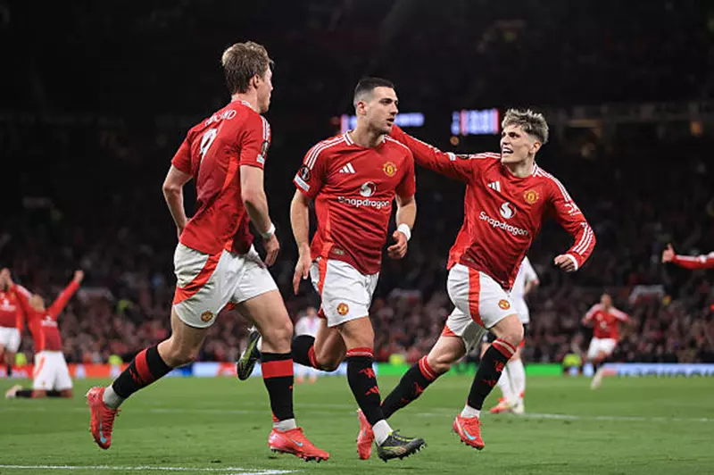 نابولي يفتح باب التفاوض لضم جارناتشو من مانشستر يونايتد في الصيف