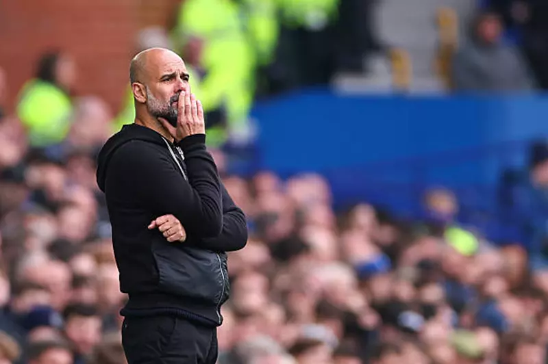 جوارديولا: أي ظهير أيسر سيسجل أهدافا مع مانشستر سيتي.. وحققت ما فشل فيه ليفربول