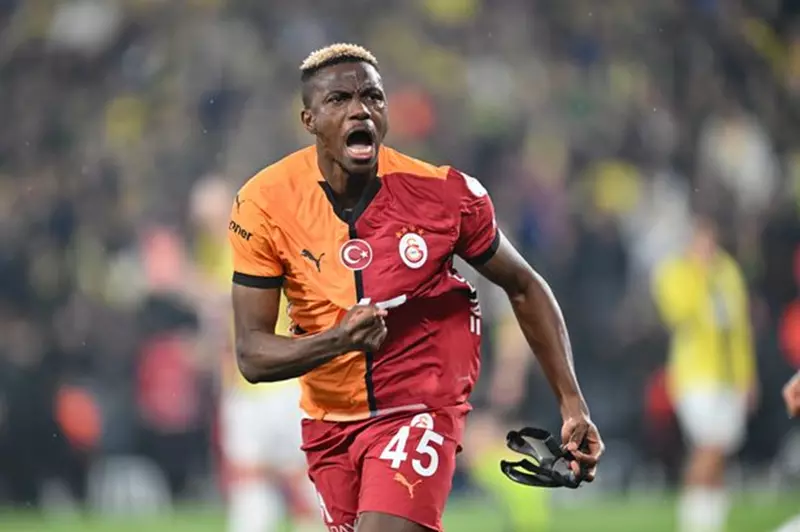 تقارير: فيكتور أوسيمين خارج خطط مانشستر يونايتد في انتقالات الصيف