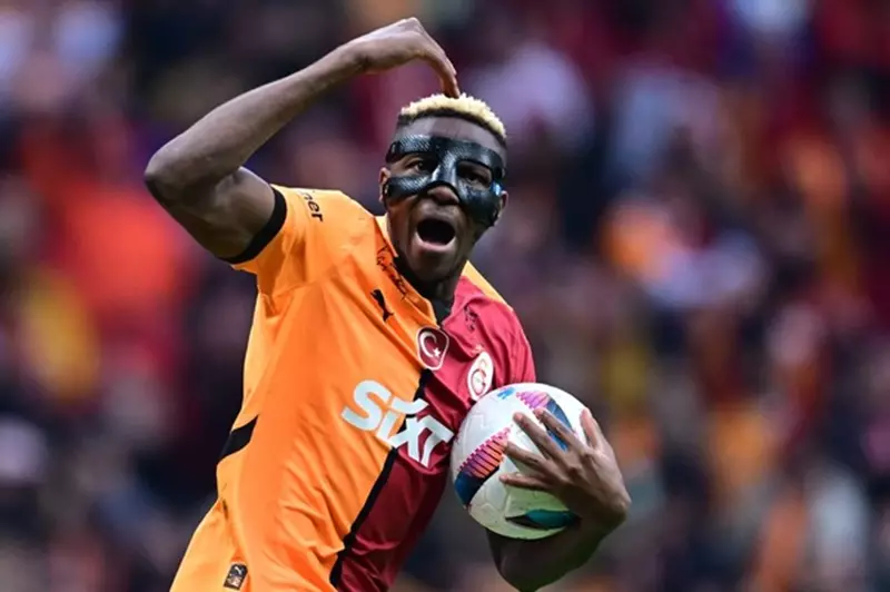 الهلال يرفع عرضه لضم أوسيمين