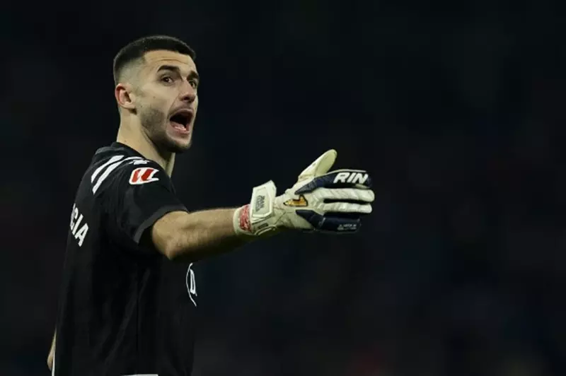 تقارير: يونايتد يصطدم بأرسنال في سباق ضم حارس إسبانيول