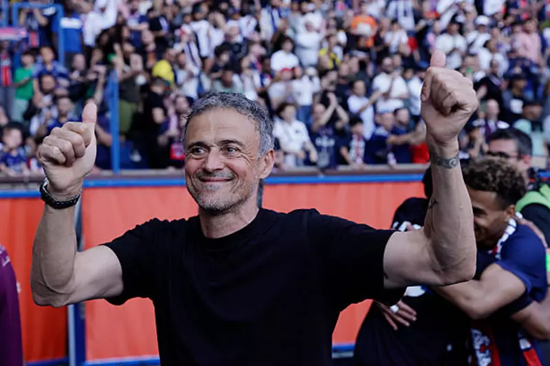 إنريكي: أنا محظوظ.. والجماهير لاحظت ما أحاول القيام به في باريس سان جيرمان