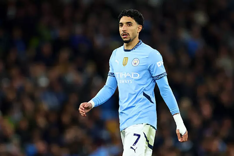 100% تمريرات دقيقة.. ماذا قدم مرموش في ديربي مانشستر؟