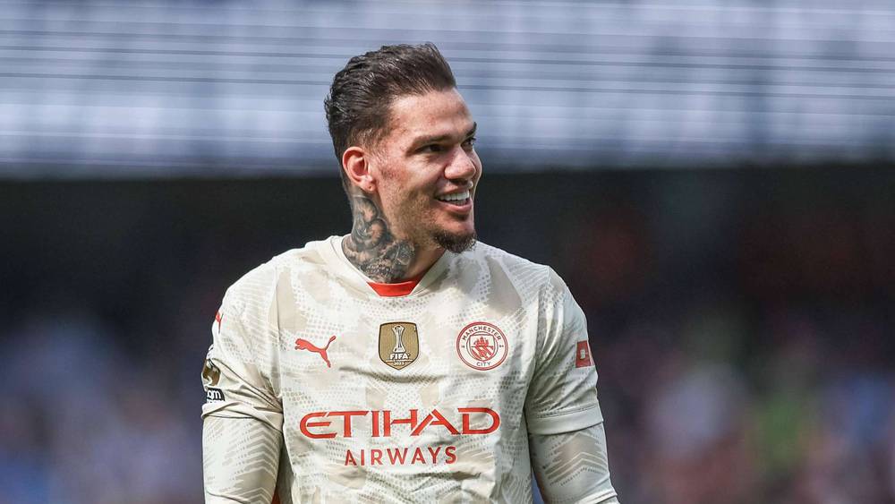 إيدرسون حارس مرمى مانشستر سيتي