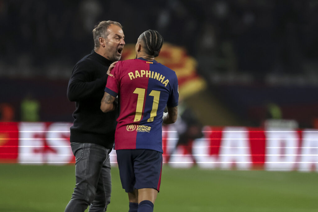 أنت وقح.. رافينيا يسب حكم مباراة برشلونة ضد ريال بيتيس