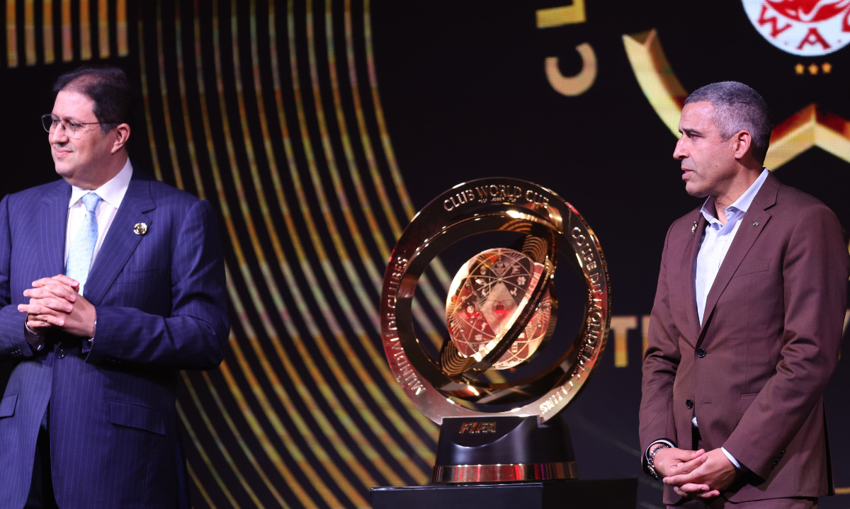 صور – جولة لمُجسم كأس العالم للأندية بمدينة الدار البيضاء