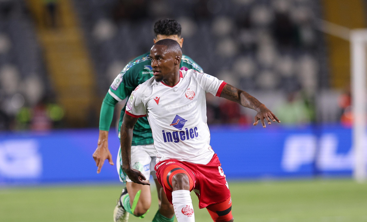 شاهد – مباراة الديربي بين الوداد والرجاء بمدرجات شبه فارغة