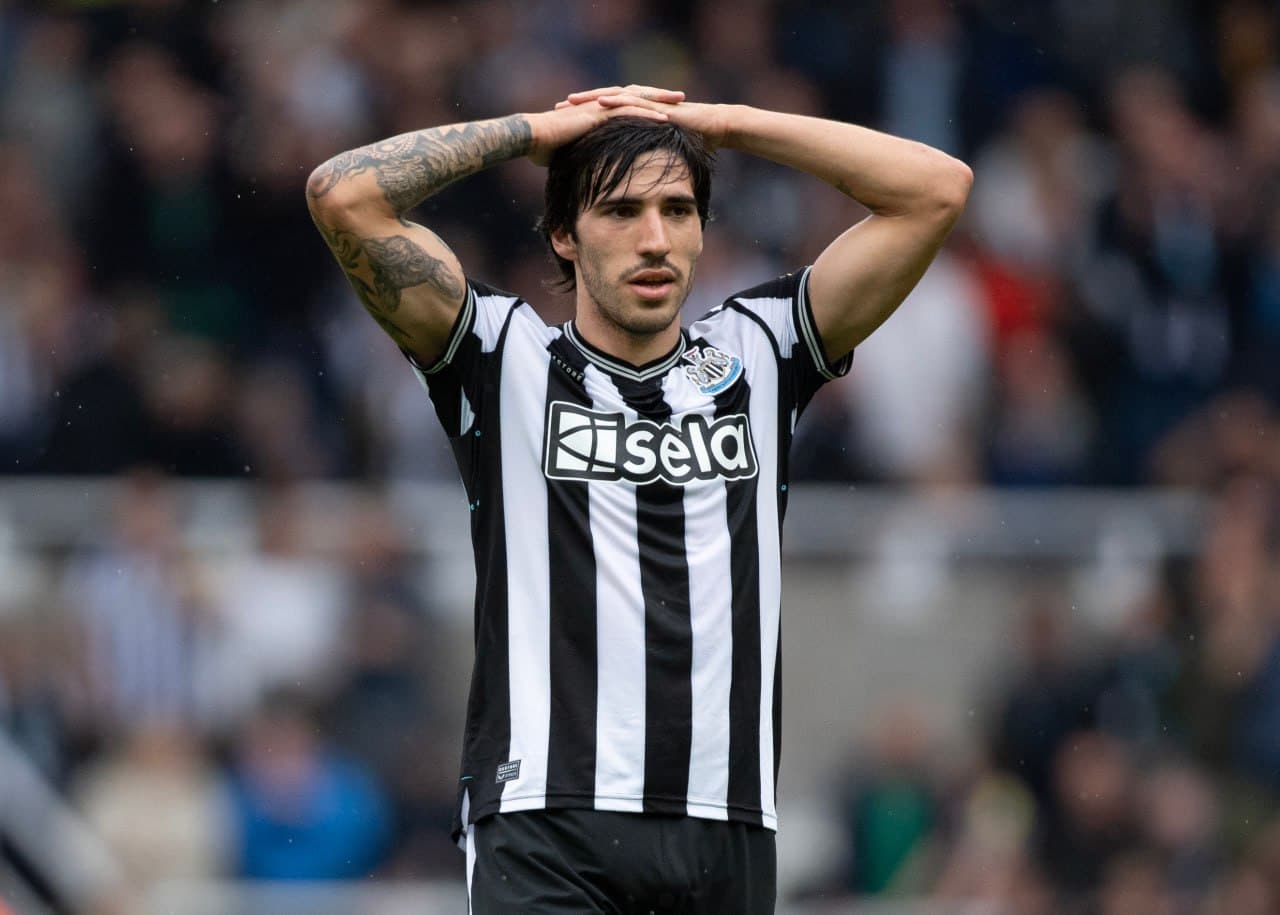 بعد ارتباطه ببرشلونة – تونالي يتخذ قرارًا حاسمًا بشأن مستقبله