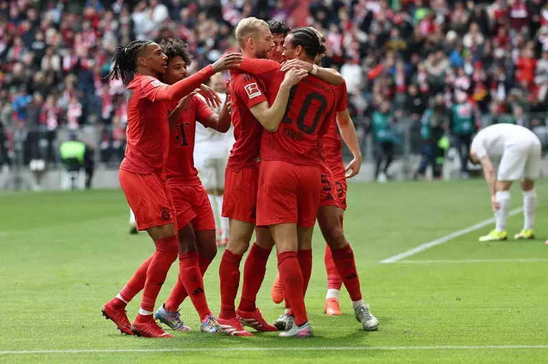 بايرن ميونخ يحتفل بدرع البوندسليجا ويودع مولر بالفوز على مونشنجلادباخ