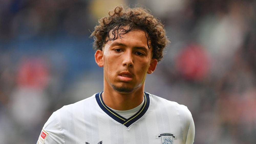 لاعب يعلم رحيله عن ناديه عبر