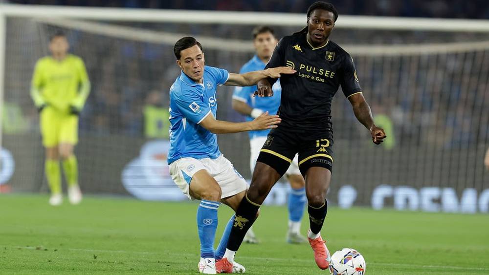 من مباراة نابولي ضد جنوى