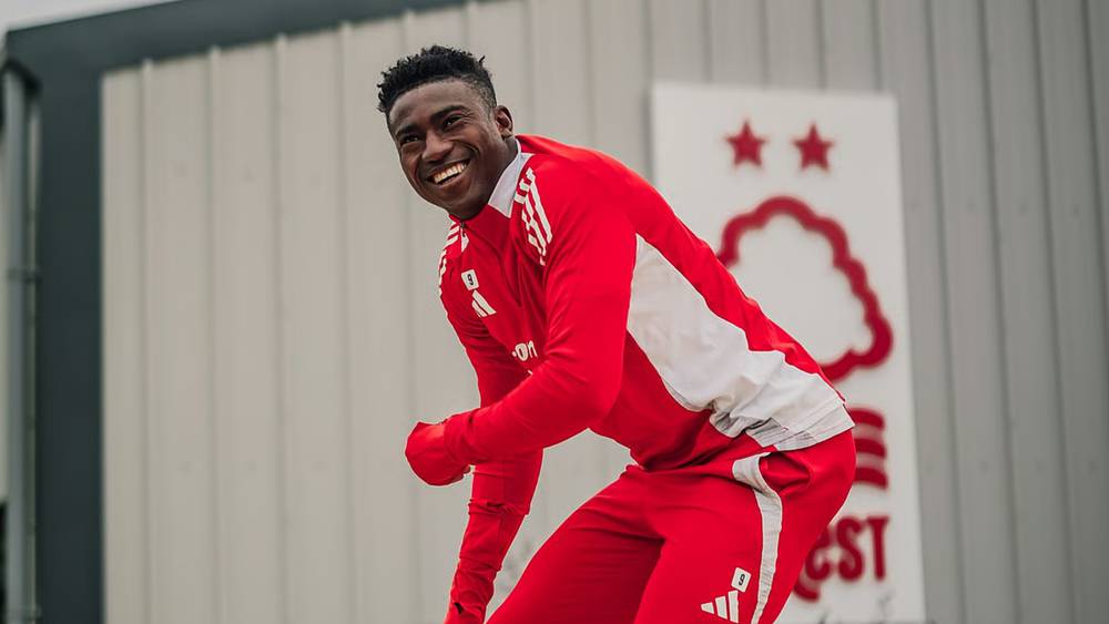 تايوو أونيي مهاجم نوتنغهام فورست