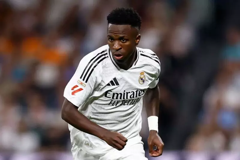 "أشعر بالإهانة والخطر".. فينيسيوس جونيور يدلي بأقواله في واقعة تعليق "دمية" تحمل صورته