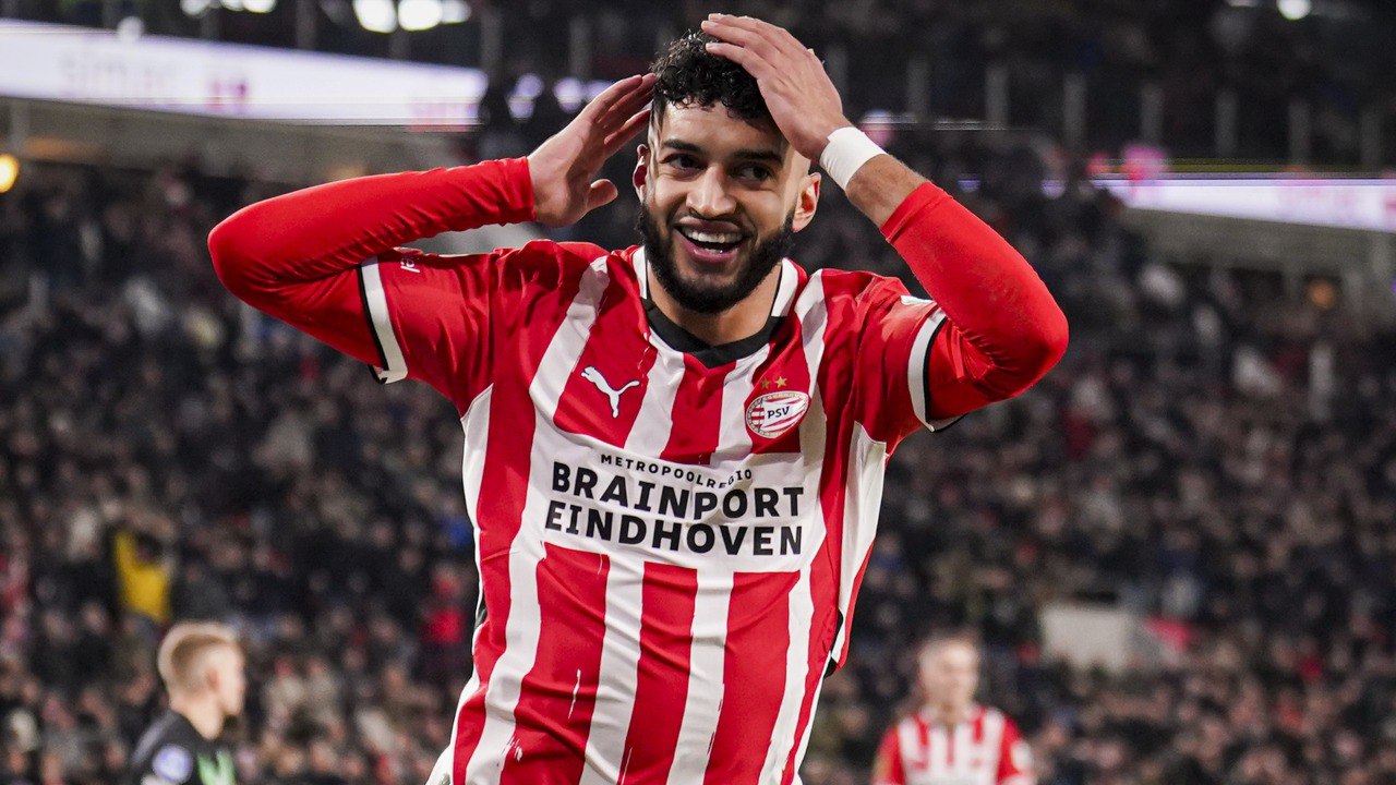 بعد التتويج باللقب.. آيندهوفن يرفض التفريط في إسماعيل صيباري