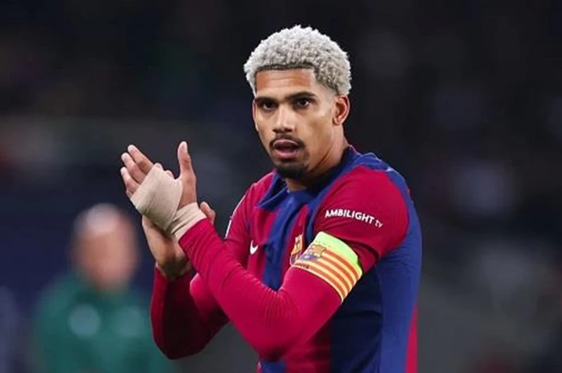 برشلونة يتمسك بأراوخو ويرفض رحيله إلا بشروطه