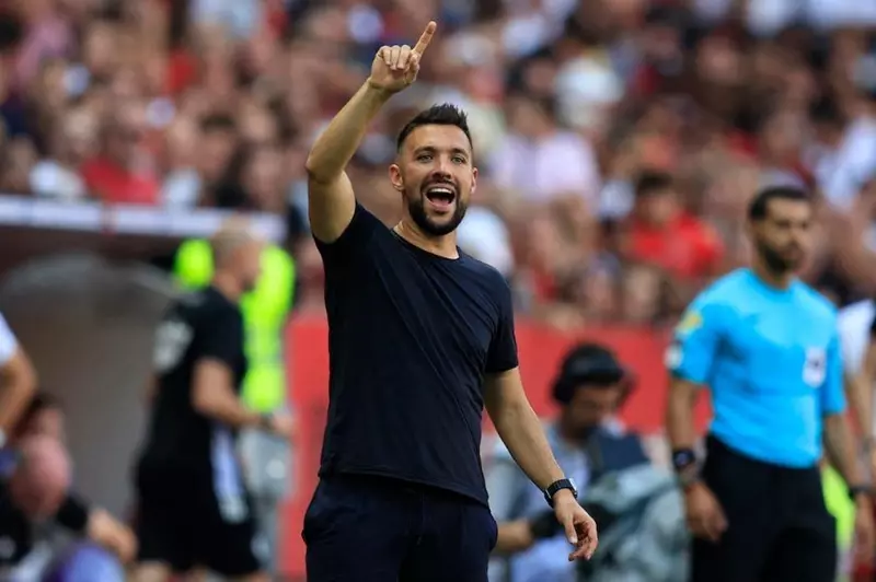 بعد موسم كارثي.. توتنهام يضع عينه على مدرب أياكس لخلافة بوستيكوجلو