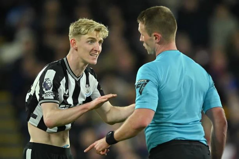 آرسنال يستهدف أنتوني جوردون.. وليفربول يترقّب موقف نيوكاسل