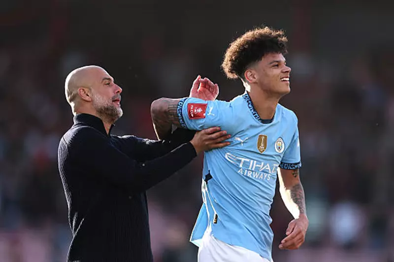 لاعب الشهر.. أوريلي يحصد الجائزة الأولى في مانشستر سيتي