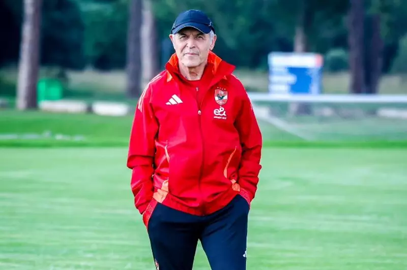 رابطة النقاد الرياضيين تنفي صلة الصحفيين بإلقاء الزجاجات على كولر