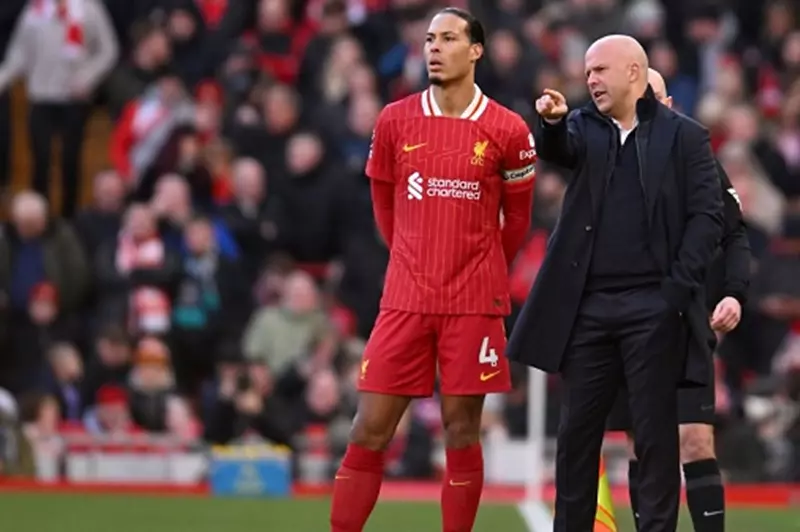 فان دايك: سلوت أهدأ من كلوب..والتكيف معه كان تحديا