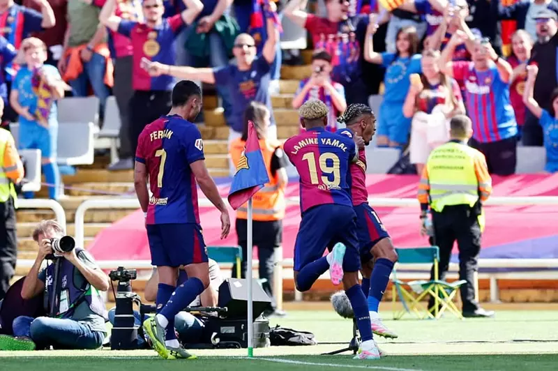 برشلونة يفتح الباب أمام إعارة بابلو توري مع تجديد عقده