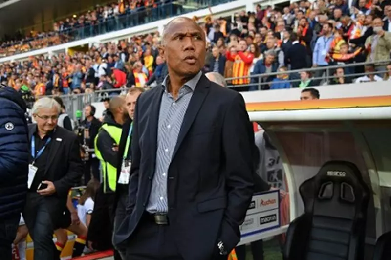 تقرير: نانت يخطط لرحيل كومباريه عن قيادة الفريق