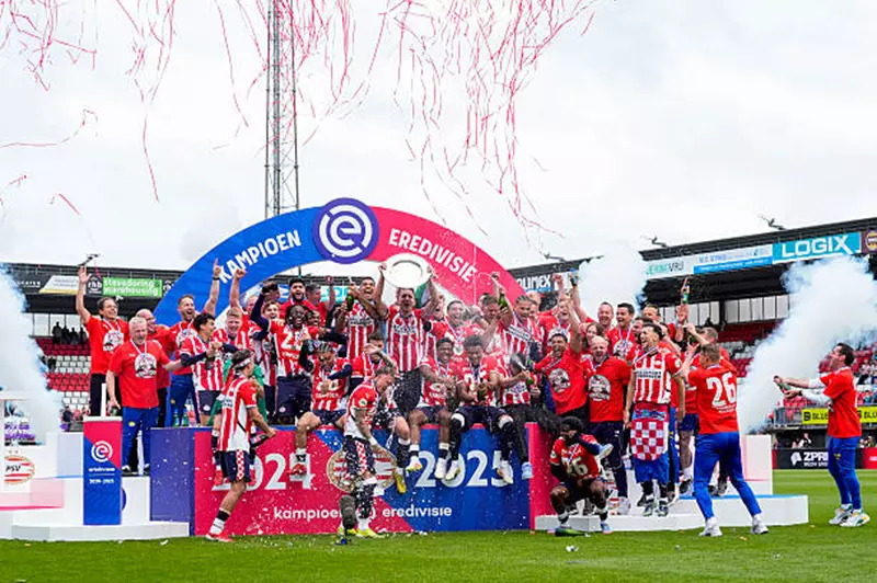 أياكس انهار خلال 360 دقيقة.. معجزة آيندهوفن تكتمل في الدوري الهولندي