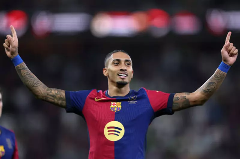 رسميا.. برشلونة يعلن تجديد عقد رافينيا