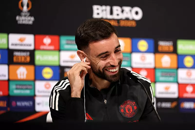 برونو: أرغب في البقاء مع مانشستر لكن قرار رحيلي قد يكون بيد النادي