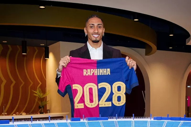 رافينيا بعد تجديد عقده: أتمنى الاعتزال في برشلونة