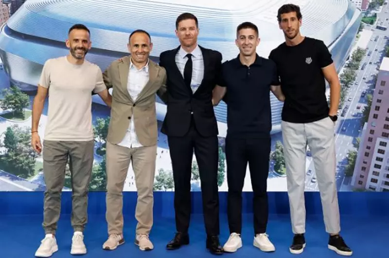 مسؤول التنظيم الدفاعي وخبير تعامل مع الشباب.. من هم مساعدو تشابي ألونسو في ريال مدريد؟