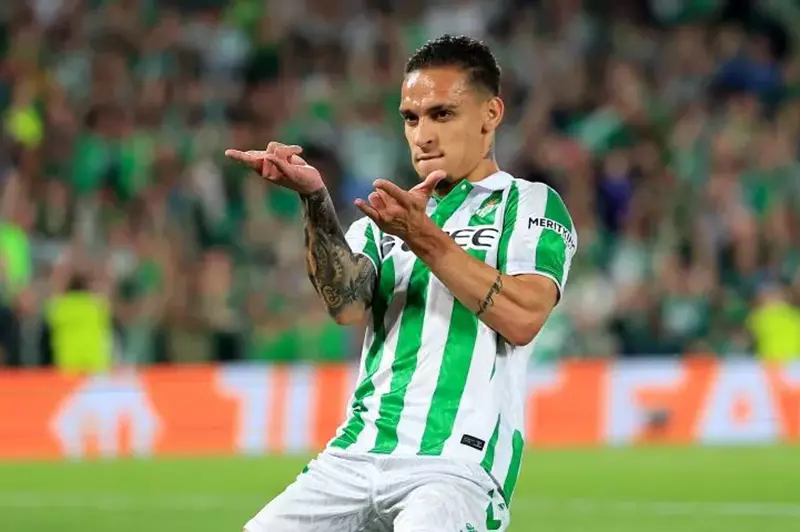 رغم تألقه مع ريال بيتيس.. تقارير: مانشستر يونايتد يخطط لبيع أنتوني