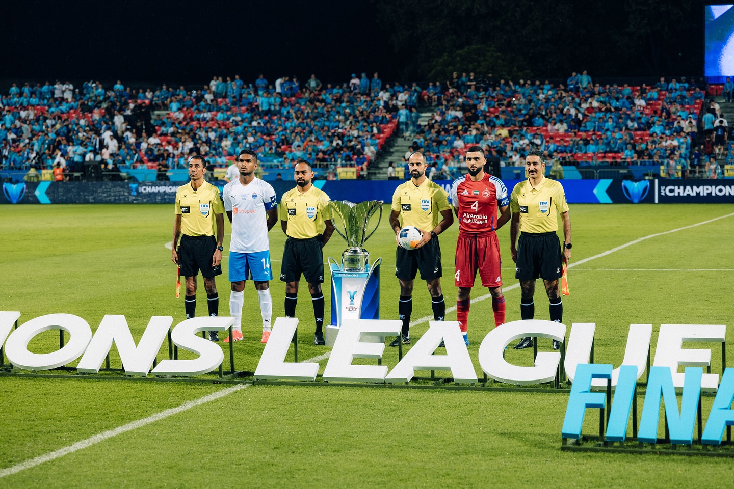 شاهد واحكم بنفسك.. هل حرم الحكم الشارقة من هدف صحيح أمام ليون سيتي؟