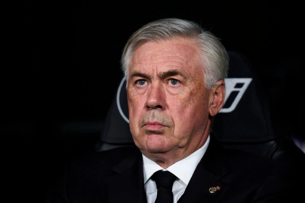 فابريجاس يكشف السر: أنشيلوتي طلب مني الانضمام لجهازه الفني