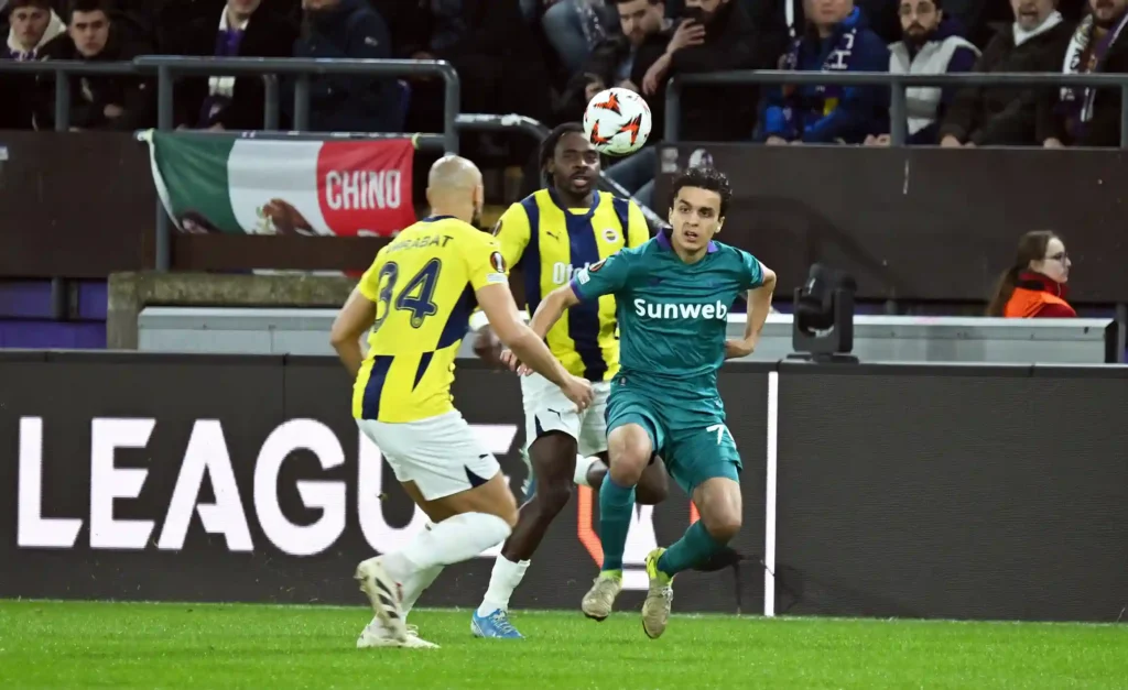 ظهير مغربي شاب يجذب أنظار برشلونة وباريس سان جيرمان