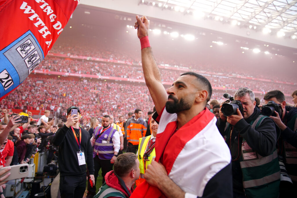 نجم برشلونة يختار صلاح للفوز بالكرة الذهبية 2025