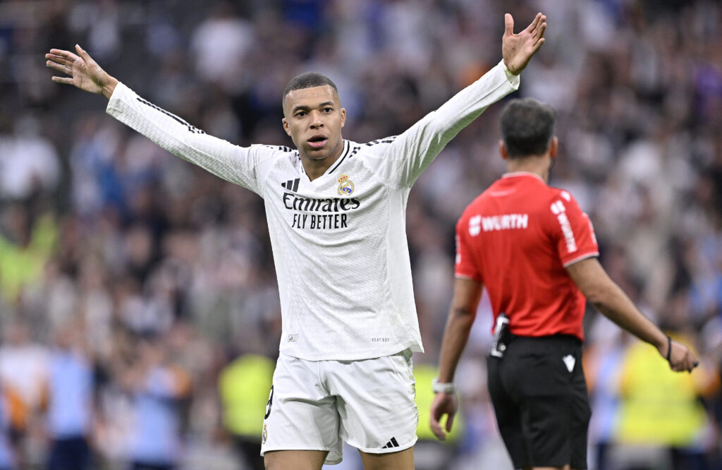 هبط وهو هابط.. كيليان مبابي يفشل في إدارة نادي كاين