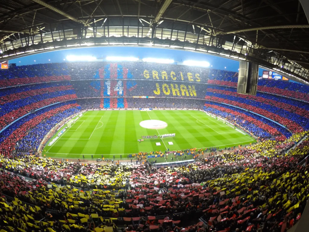 سر توقف أعمال التجديد في ملعب برشلونة (كامب نو)