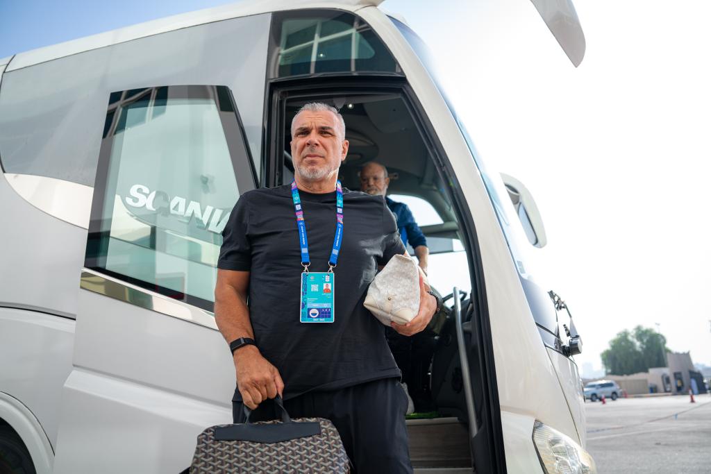 موعد مران الإمارات الأول تحت قيادة الروماني كوزمين