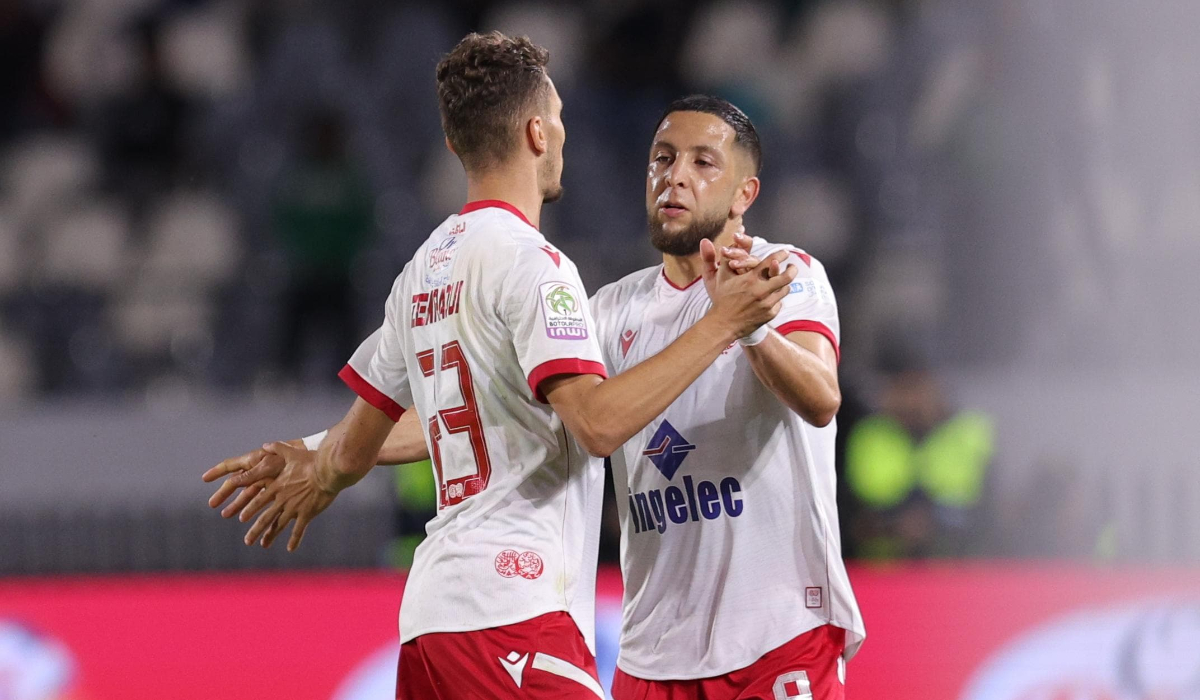 أيت منا يُكافئ لاعبي الوداد بعد إسقاط الجيش الملكي