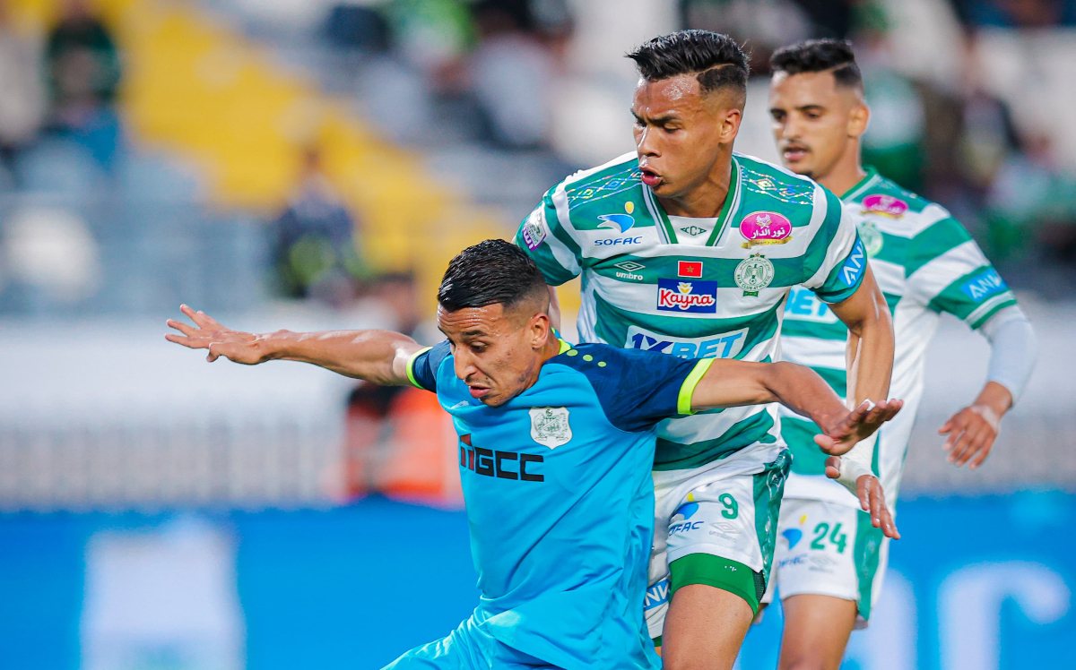 شاهد – جماهير الرجاء تقاطع مباراة الدفاع الحسني الجديدي