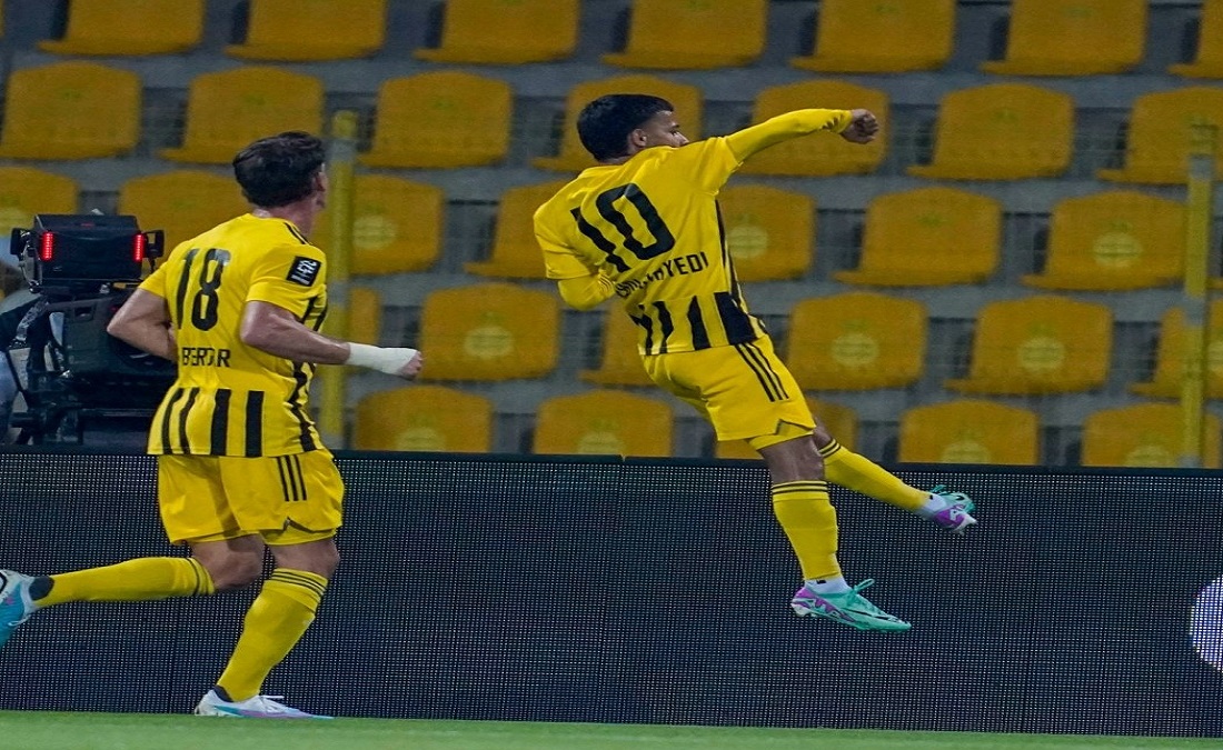 كلباء يطلب من شباب الأهلي تجديد إعارة مهدي قايدي