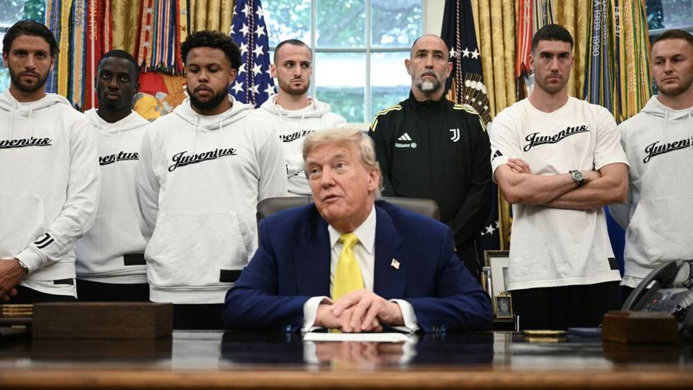 دونالد ترامب رفقة لاعبي يوفنتوس