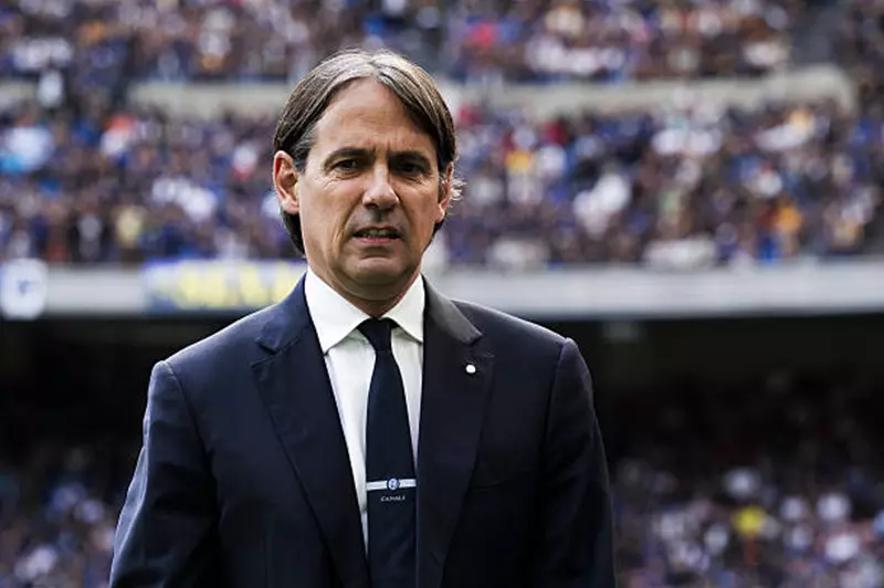 وسط شائعات الهلال.. إنزاجي يجتمع مع مسؤولي إنتر ميلان