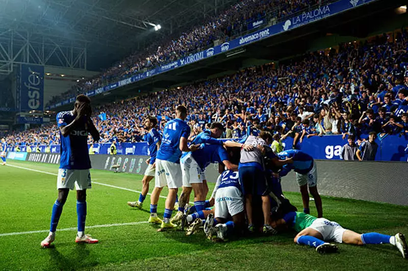 بقيادة هيثم حسن وكازورلا.. ريال أوفييدو يعود إلى الدوري الإسباني بعد 24 عاما