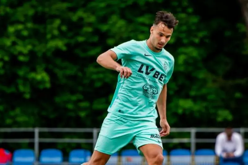 بعد ارتباطه بالأهلي والزمالك.. شلاسك فروتسواف يصدر بيانًا ضد أسد الحملاوي: غادر المعسكر بدون إذن