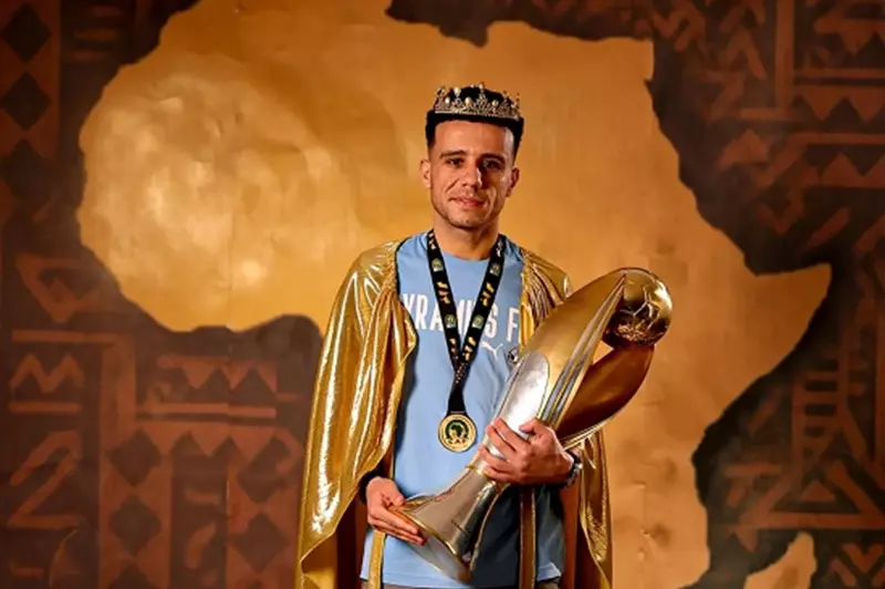 "تاج ذهبي وكأس أفريقيا".. جلسة تصوير للاعبي بيراميدز بعد التتويج بدوري الأبطال (صور)