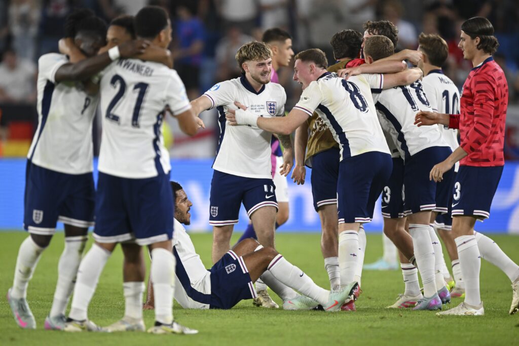 إنجلترا تتوج بلقب كأس أمم أوروبا للشباب